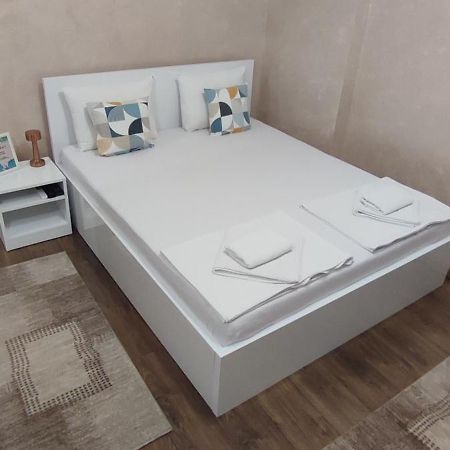 Menrat Apartment Novi Sad Exterior photo